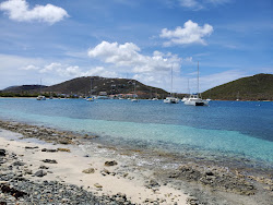 Foto de Vessup beach com uma linha costeira espaçosa