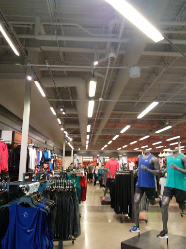 Clothing Store «Nike Factory Store», reviews and photos, 1101 Outlet Collection Way, Auburn, WA 98001, USA