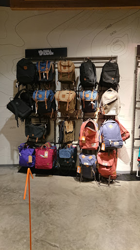 Stores to buy women's backpacks Munich