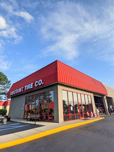Discount Tire Store, 41550 Ford Rd, Canton, MI 48187, USA, 