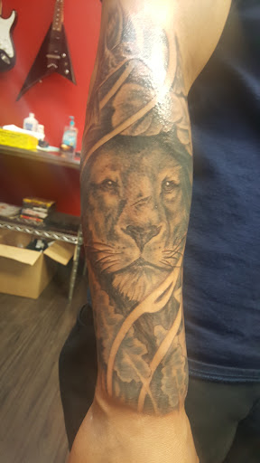 Tattoo Shop «Fearless Tattoos», reviews and photos, 715 S Interstate 35 East Service Rd, DeSoto, TX 75115, USA