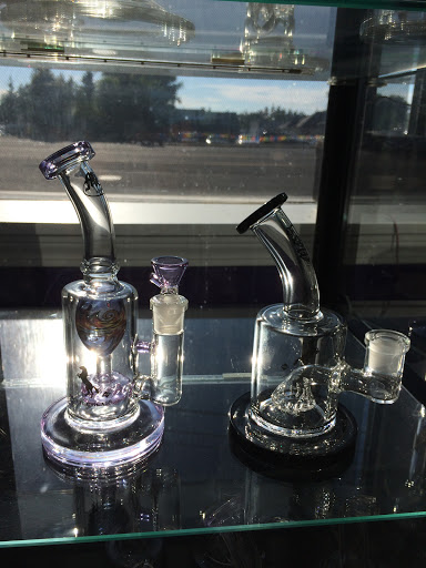 Tobacco Shop «Green Daze Glass & Smoke Shop», reviews and photos, 10323 SE Mill Plain Blvd, Vancouver, WA 98664, USA