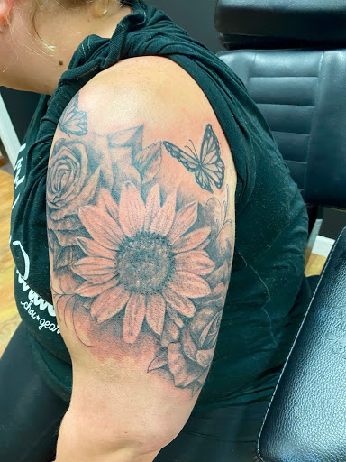 Explore tattoo on finger ideas, creative tattoo ideas in Sioux Falls, available at Starry Eyed Studio