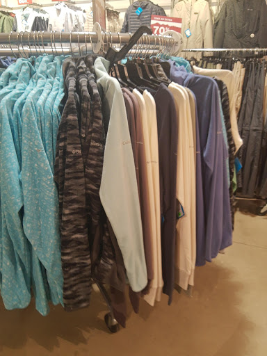 Sportswear Store «Columbia Sportswear Outlet», reviews and photos, 6800 Oxon Hill Rd #600, Oxon Hill, MD 20745, USA