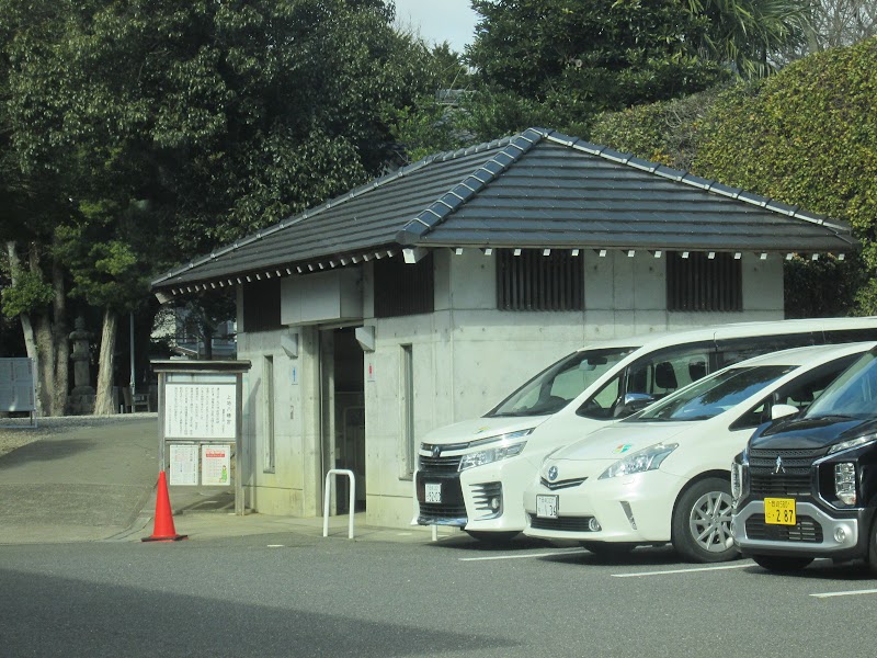 上地八幡宮 参拝者トイレ