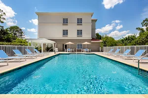 La Quinta Inn & Suites by Wyndham Port Charlotte image