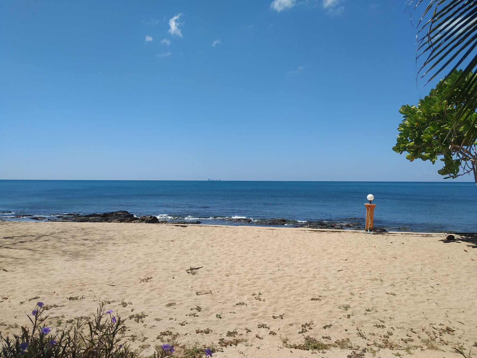 Foto de Khlong Hin Beach com alto nível de limpeza