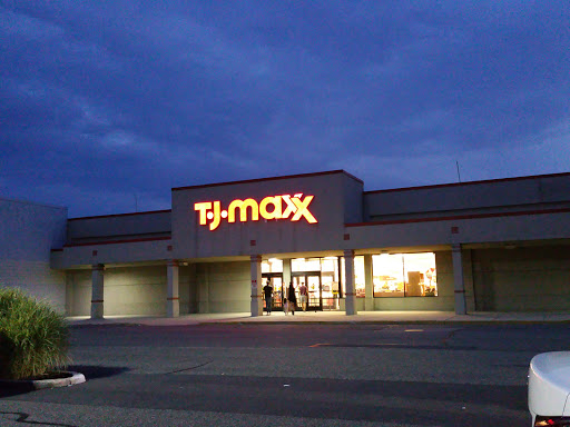 T.J. Maxx, 5500 Sunrise Hwy, Massapequa, NY 11758, USA, 