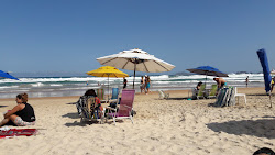 Fotografie cu Geriba Beach înconjurat de munți