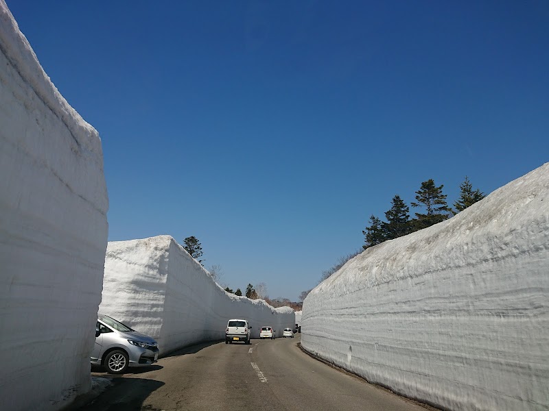 八甲田雪の回廊 青森県青森市荒川沢口国道 観光名所 観光名所 グルコミ