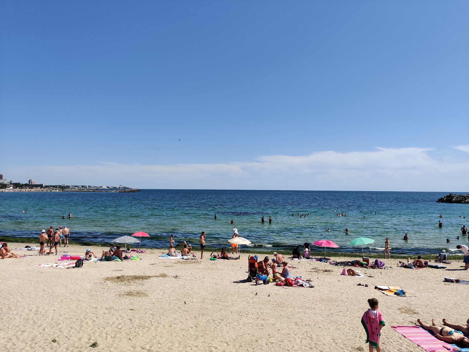 Foto di Plyazh Mangalia con una superficie del sabbia beige