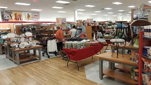 Department Store «T.J. Maxx», reviews and photos, 1650 Miami Gardens Dr, North Miami Beach, FL 33179, USA