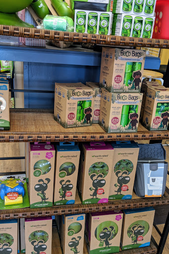 Pet Supply Store «Leash on Life, Pet Supplies», reviews and photos, 650 Pacha Pkwy #5, North Liberty, IA 52317, USA