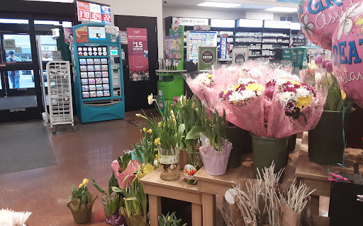 Grocery Store «Kroger», reviews and photos, 525 E Clifty Dr, Madison, IN 47250, USA