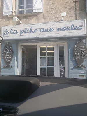 A la pêche aux moules à Sainte-Marie-du-Mont