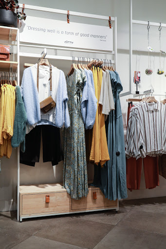 Stores to buy women's clothing Antwerp