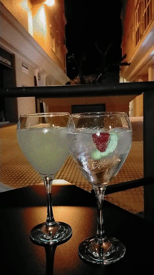 BOX BANK COFFE & GIN TONIC