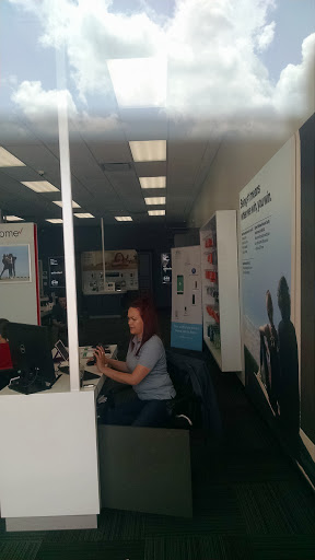 Cell Phone Store «Verizon Authorized Retailer / RW - Guilford CT», reviews and photos, 1919 Boston Post Rd #202, Guilford, CT 06437, USA