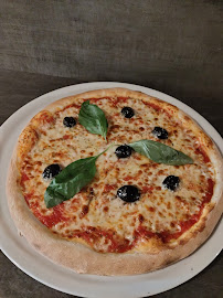 Plats et boissons du Pizzeria PIZZA HOT à Pierrelatte - n°10