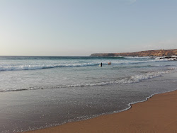 Photo de Playa Tebeto entouré de montagnes