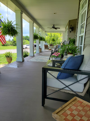 Lodge «The Farmhouse Inn», reviews and photos, 108 W Swan St, Centerville, TN 37033, USA