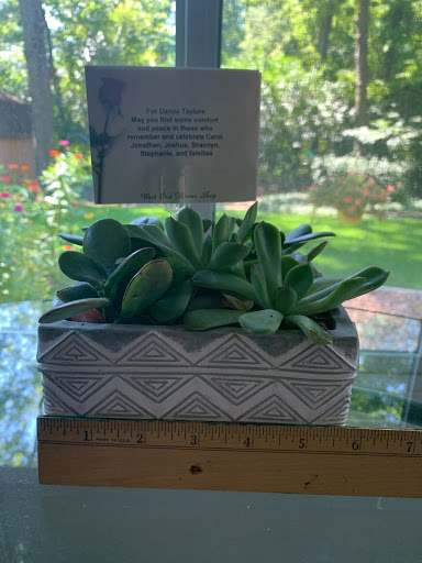 Florist «West End Flower Shop», reviews and photos, 1420 L St, Bedford, IN 47421, USA