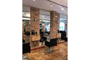 Fulham Salon - Wellesley image