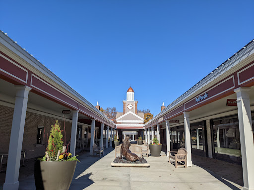 Shopping Mall «The Village», reviews and photos, 6920 Mission Rd, Prairie Village, KS 66208, USA