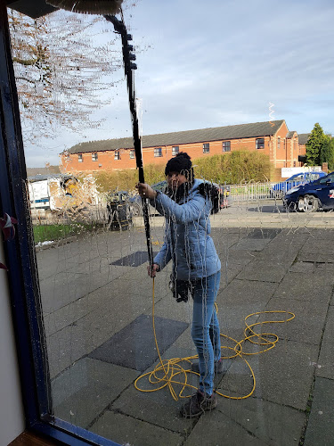 Reviews of RD Shine - Window Cleaning in Manchester - House cleaning service