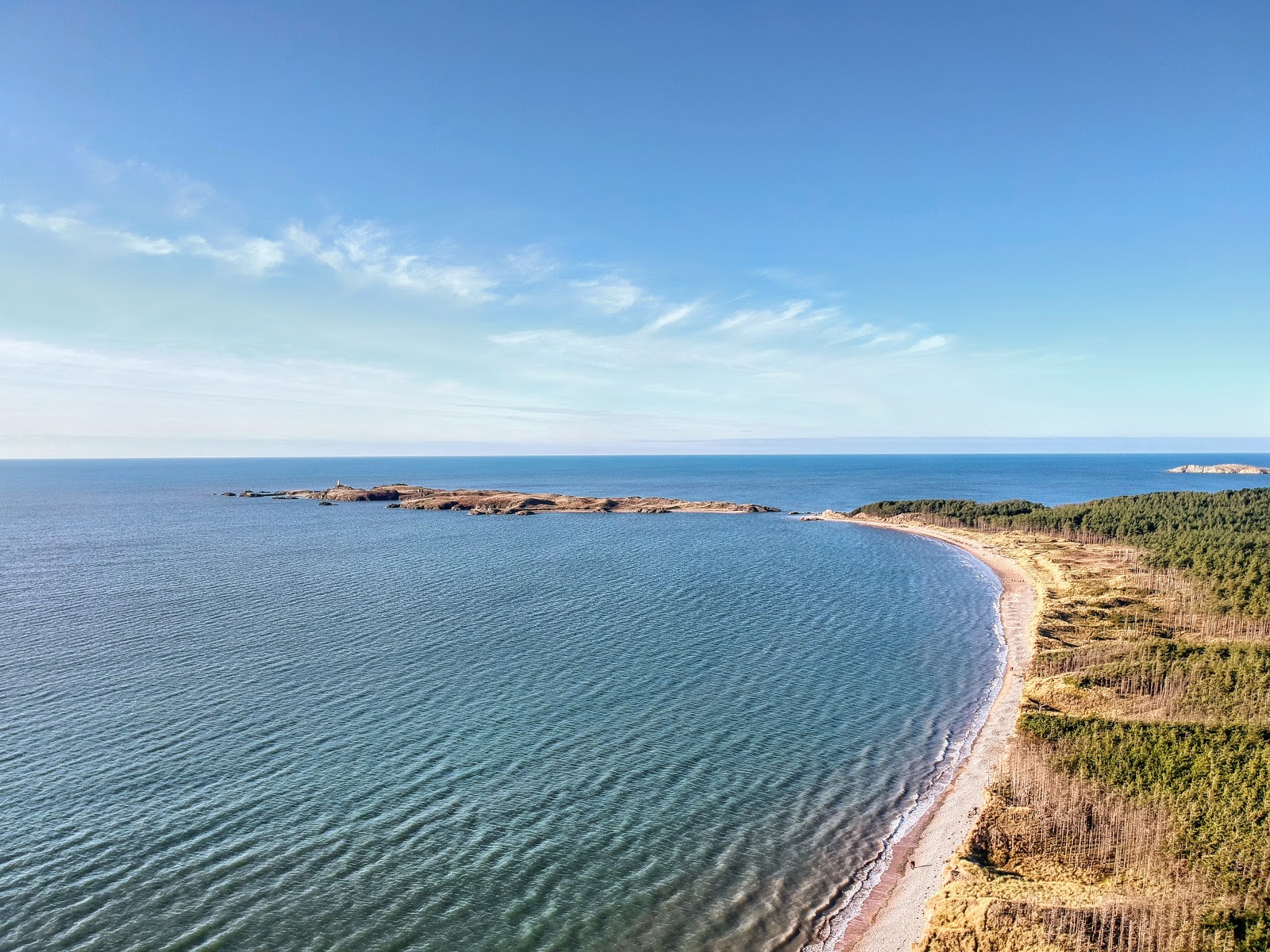 Foto av Newborough Beach med lång rak strand