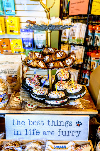 Pet Supply Store «Petapoluza Pet Supply & Grooming», reviews and photos, 114 N 36th St, Seattle, WA 98103, USA