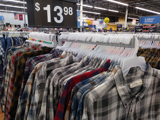 Supermarket «Walmart Supercenter», reviews and photos, 612 E Main St, Hohenwald, TN 38462, USA