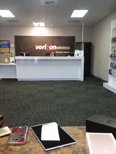 Cell Phone Store «Verizon Authorized Retailer - A Wireless», reviews and photos, 1029 11th St, Lakeport, CA 95453, USA