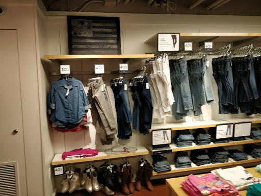 Clothing Store «Gap Outlet», reviews and photos, 411 Washington St, Boston, MA 02110, USA