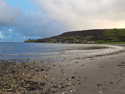Fotografie cu Carnlough Beach cu long bay