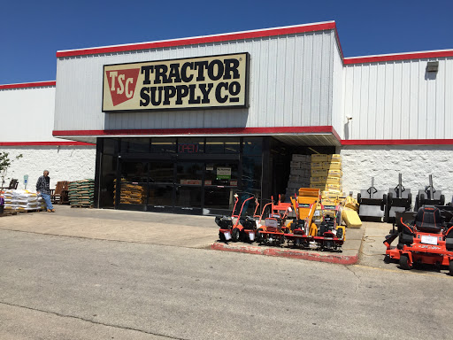 Tractor Supply Co., 801 I-35, Georgetown, TX 78626, USA, 