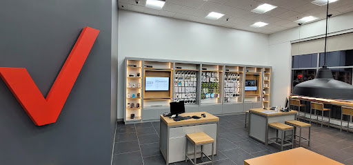 Cell Phone Store «Verizon Authorized Retailer – Cellular Sales», reviews and photos, 117 Tower Rd, Waltham, MA 02451, USA