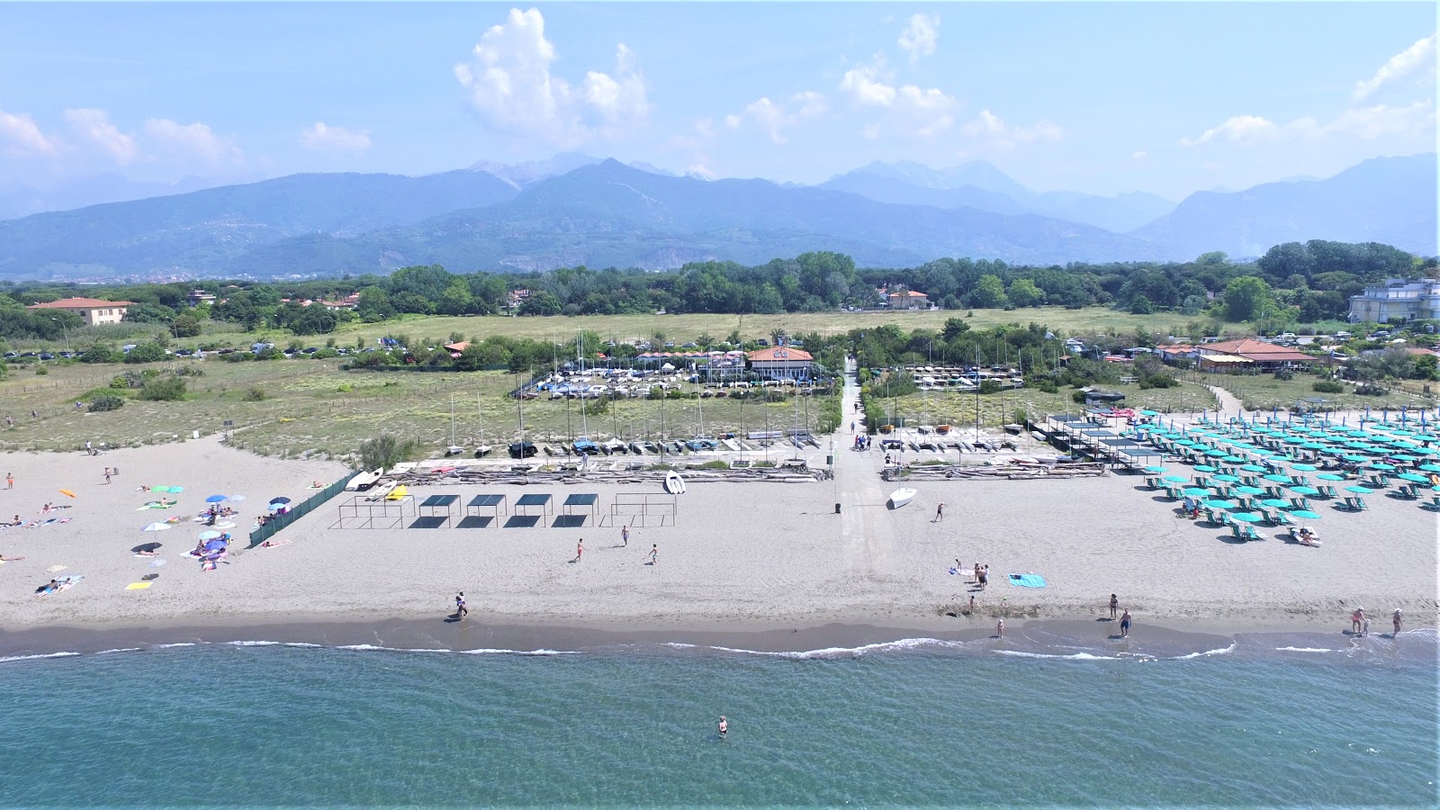 Photo of Spiaggia Le Dune with partly clean level of cleanliness