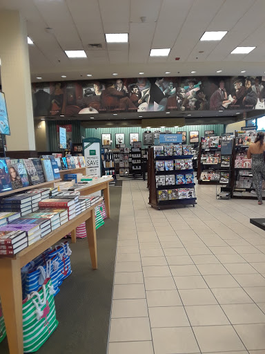 Book Store «Barnes & Noble Booksellers South Corona», reviews and photos, 2470 Tuscany St #101, Corona, CA 92881, USA