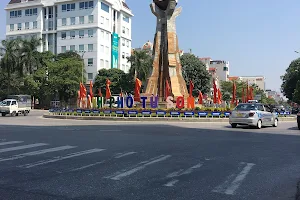 Clock Tower in the Tu Son Roundabout image