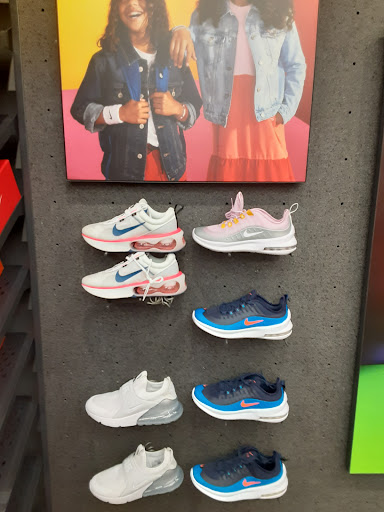 Sporting Goods Store «Nike Factory Store», reviews and photos, 20 City Blvd W #617, Orange, CA 92868, USA