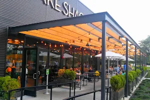 Shake Shack Staten Island Mall - New Springville image