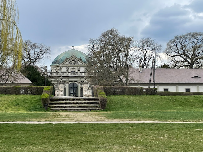 Savoyai-kastély előtti park - Parkoló