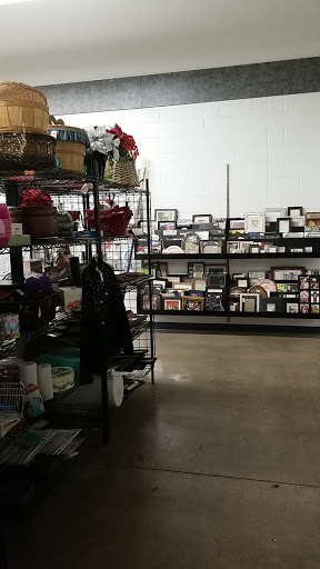 Thrift Store «7th & Bell Goodwill Retail Store & Donation Center», reviews and photos, 17037 N 7th Ave, Phoenix, AZ 85023, USA