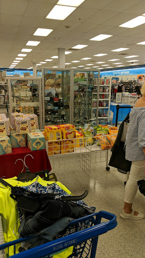 Clothing Store «Ross Dress for Less», reviews and photos, 6190 20th St, Vero Beach, FL 32966, USA