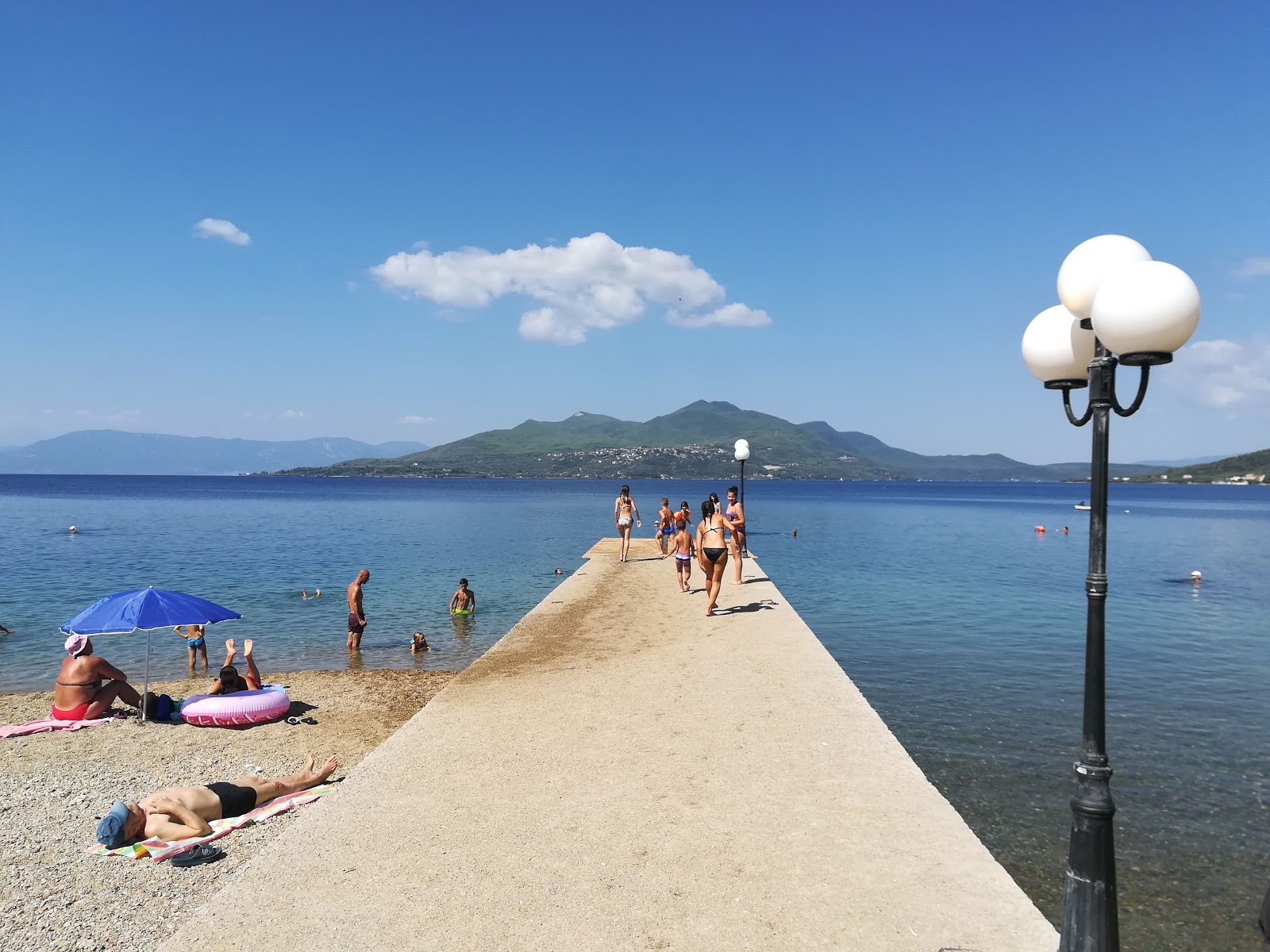 Fotografie cu Agios Nikolaou beach zonele de facilități