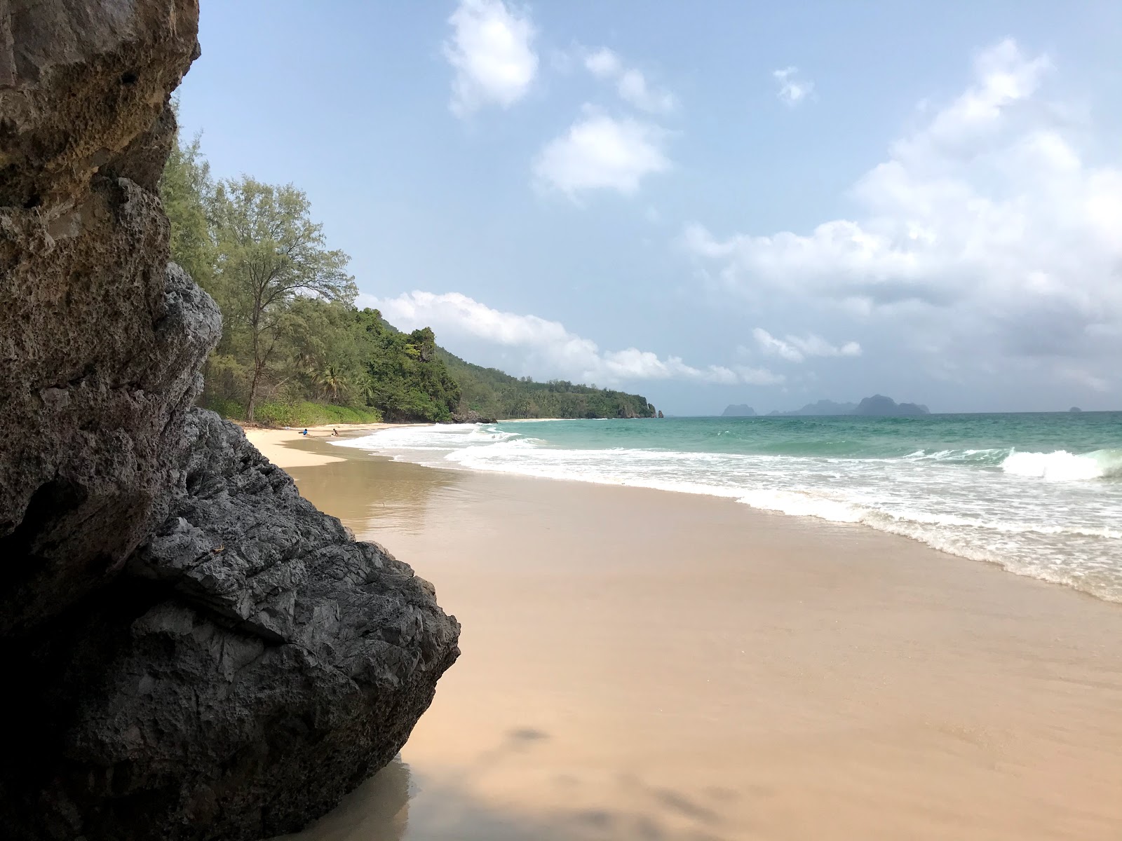 Fotografie cu Thung San Beach zonă sălbatică