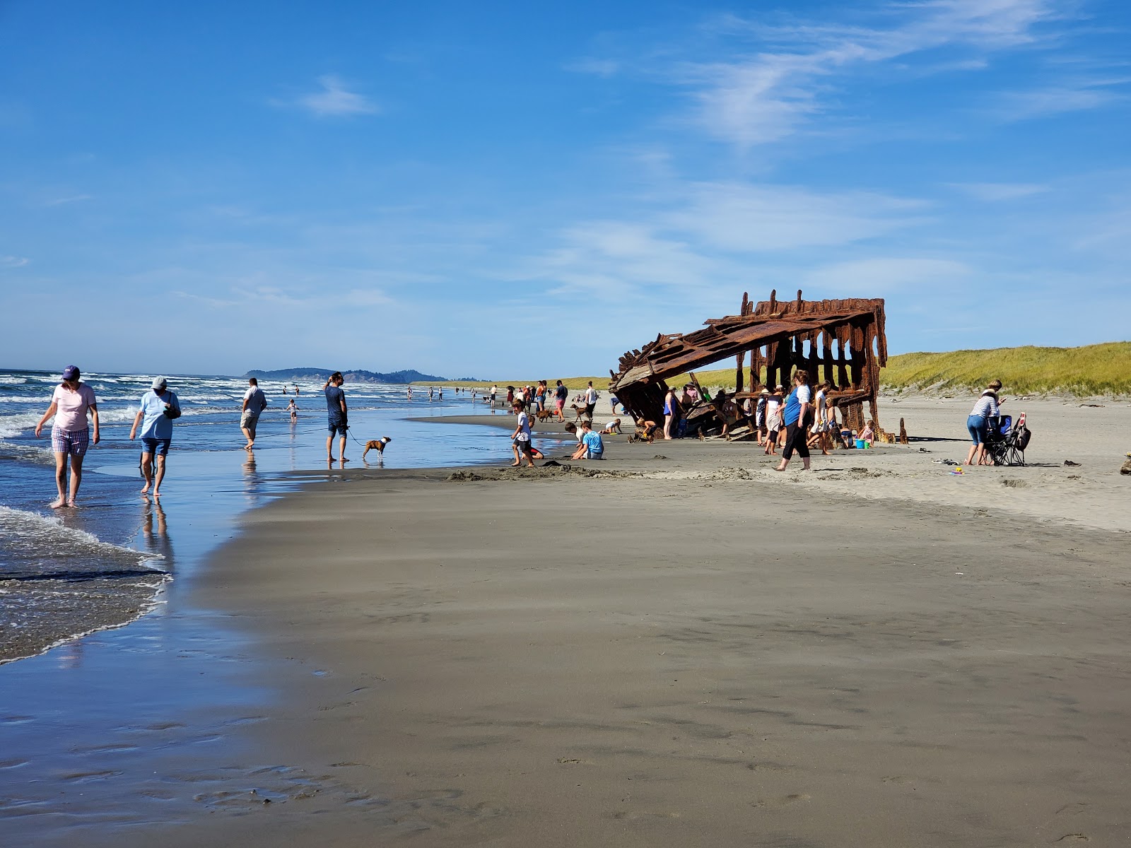 DeLaura Beach的照片 带有碧绿色纯水表面