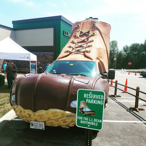 Clothing Store «L.L. Bean», reviews and photos, 200 Hillside Rd, Cranston, RI 02920, USA