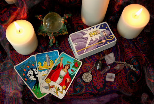 Palm and Card Readings by Laura